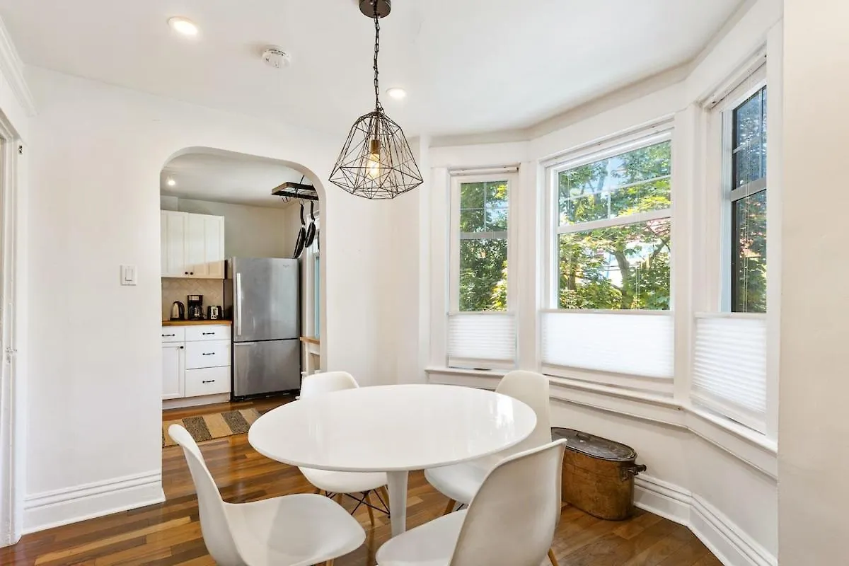 Stylish & Spacious 3Br In Downtown Toronto