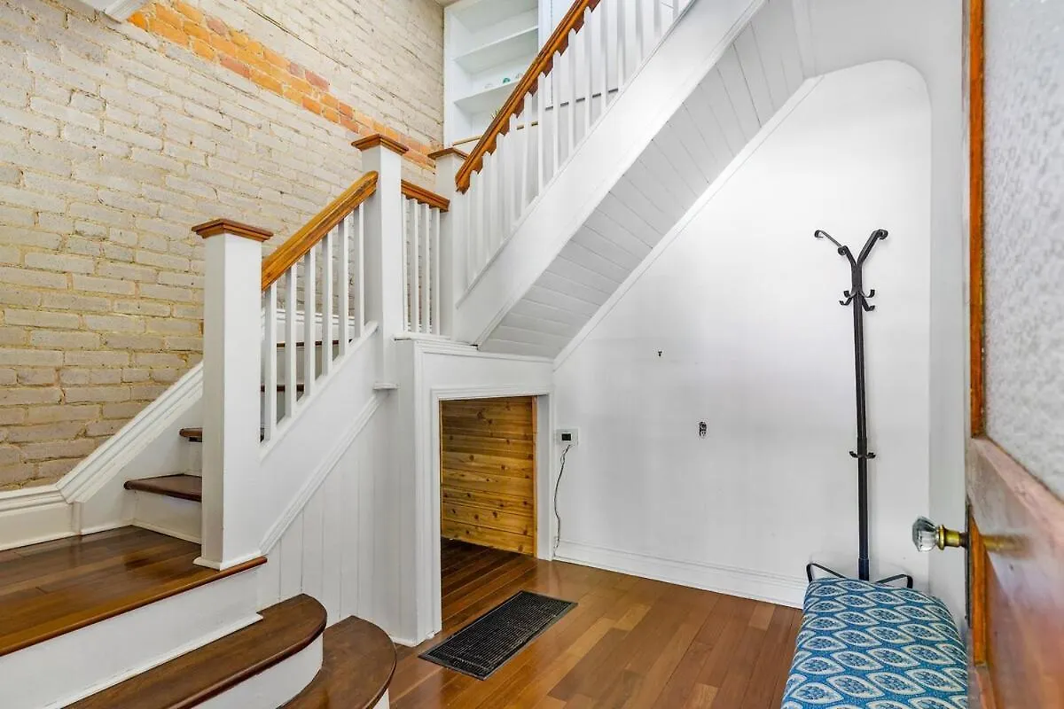 Stylish & Spacious 3Br In Downtown Toronto