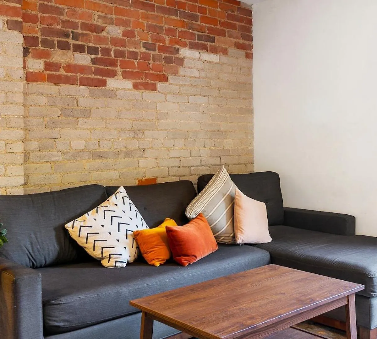 Stylish & Spacious 3Br In Downtown Toronto 0*,