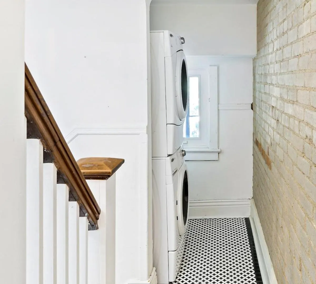 Stylish & Spacious 3Br In Downtown Toronto Canada